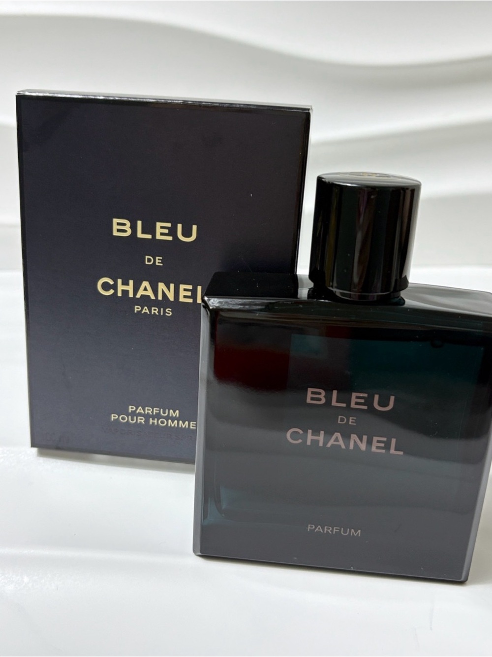 CHANEL Bleu de Chanel Parfum - Black and Dark Blue Bottle - Picture 4 of 4